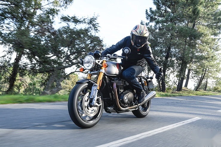 纯正英伦咖啡风 凯旋Thruxton RS外媒测评