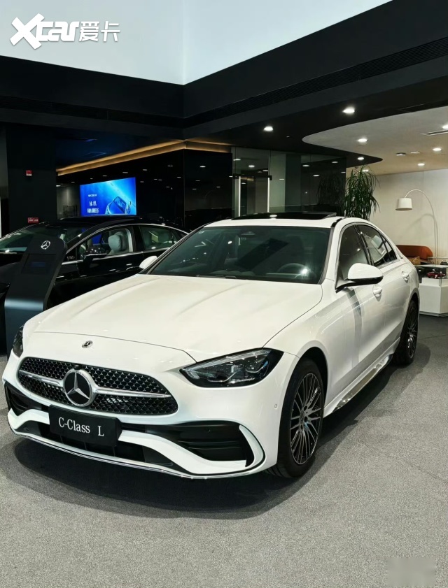 近日,奔驰对旗下多款车型实施了大幅度降价.