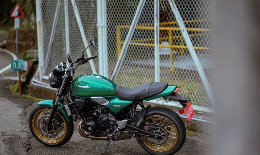 轻盈好上手的复古车，2022川崎Z650RS