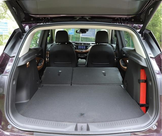试驾测评：百年品牌的首款紧凑型SUV，迟来的总是最好的？