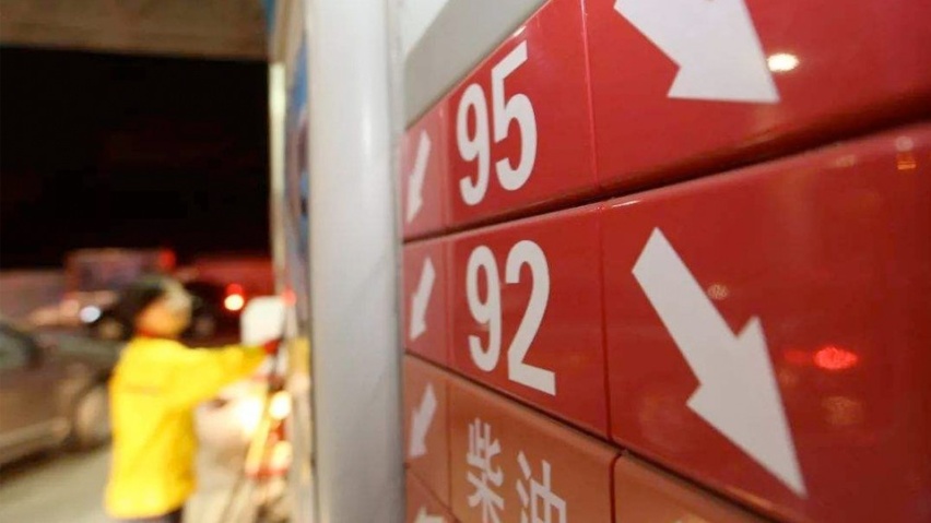 92油价破9元，燃油车主们要么加95号油，要么换车？
