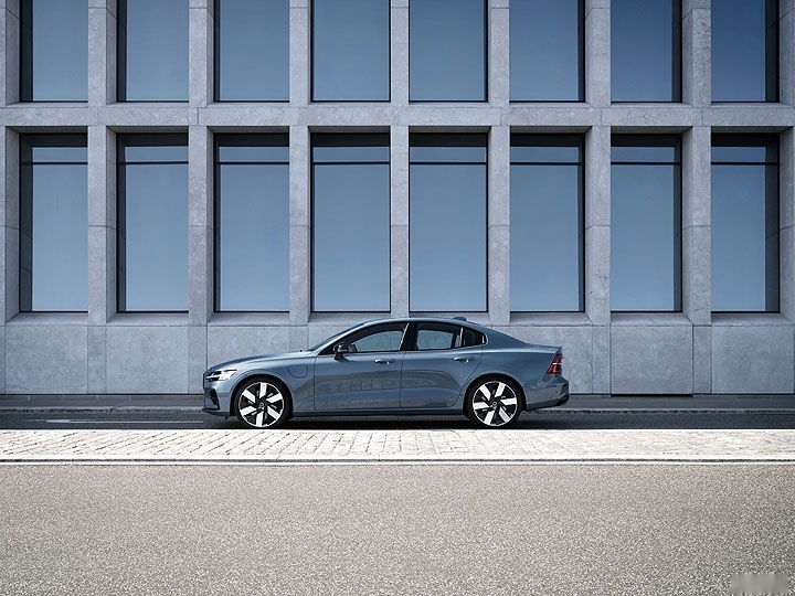 全系沃尔沃S60、S90发布，搭载48V轻混系统，标配Google车机系统