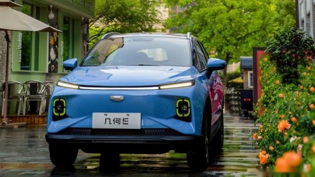 十万预算买纯电SUV,几何E最高续航有401km,值得买吗?