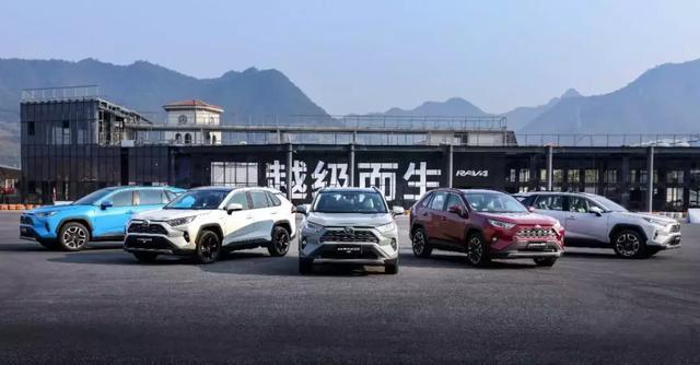 全球销冠RAV4荣放，终于迎来全新第五代车型