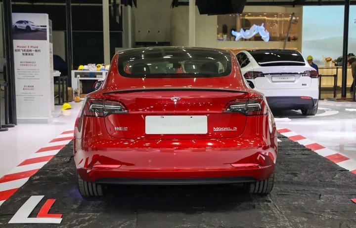 纯电B级车的PK赛，蔚来ET5旅行版对比特斯拉Model 3，谁更香？