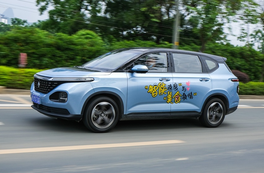 过分了！不到8万起的帅气中国新车，竟然这么好开好用？