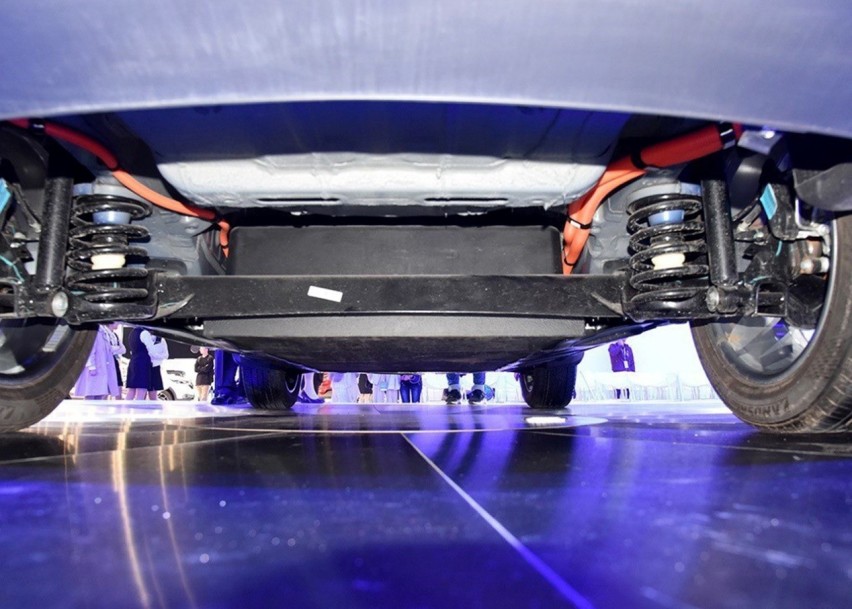 东风不断尝试纯电动车型：定位小型SUV，补贴后10万起，可接