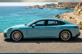 高端蓝色系大PK，一个冷艳经典，一个温柔治愈