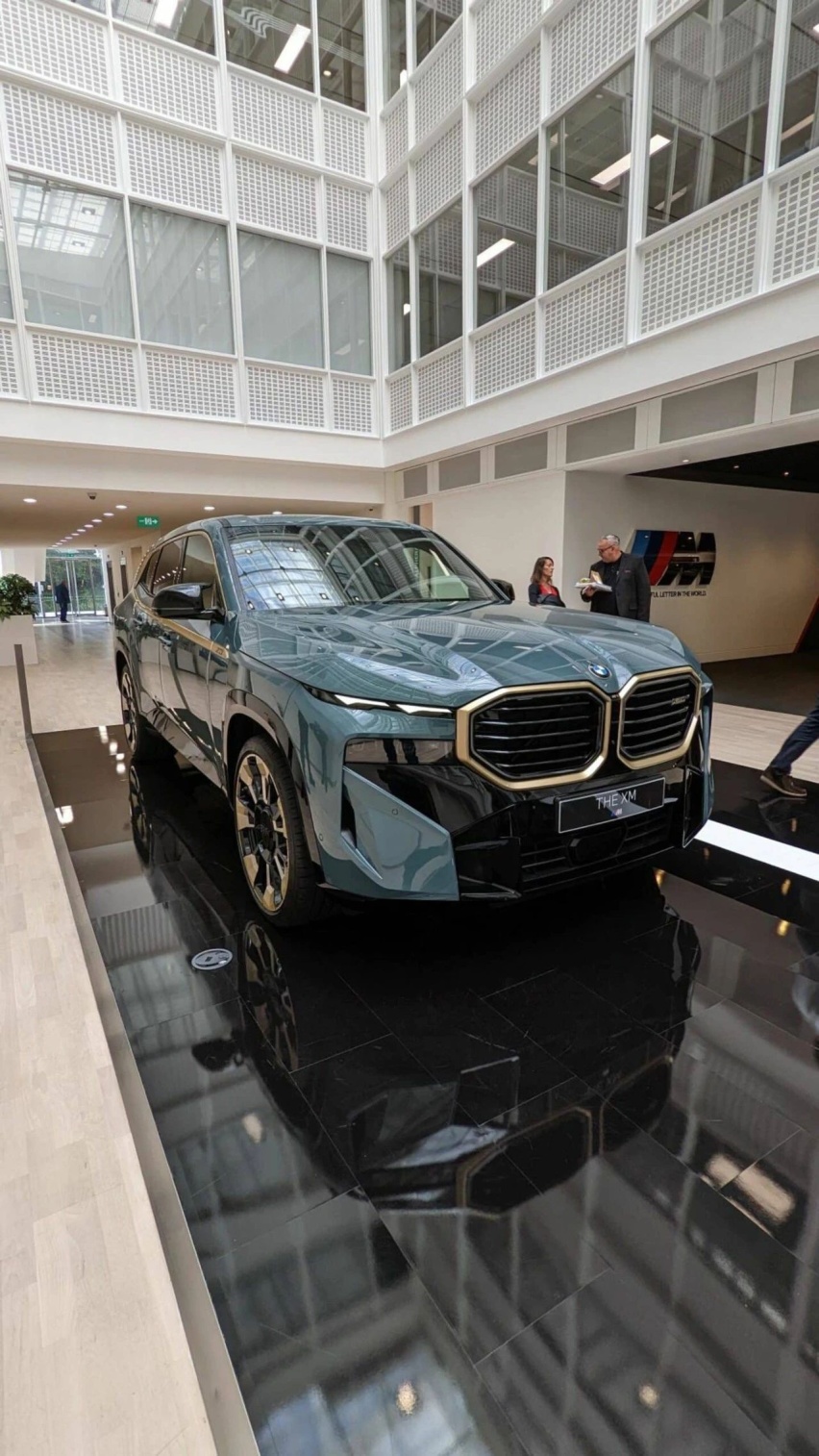 2300000元的BMW，配什么车漆最好看？
