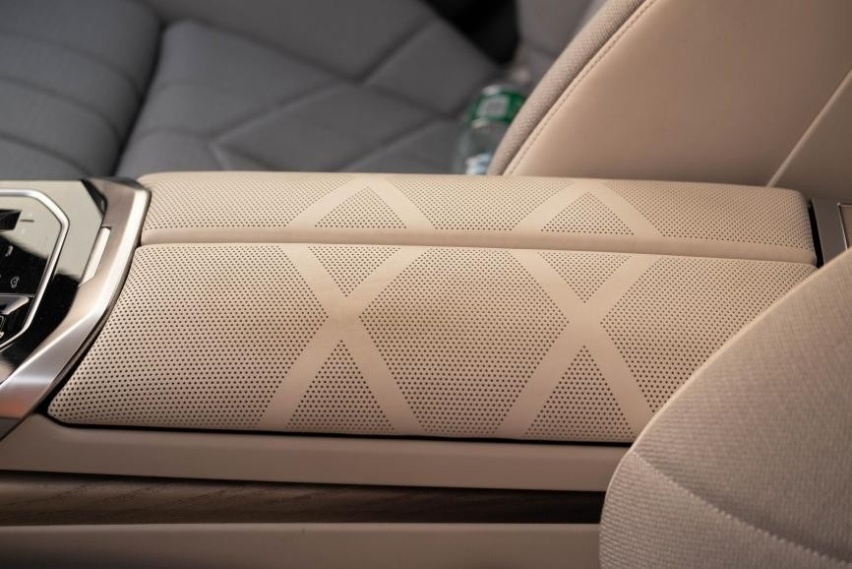 拒绝“墨守成规”，创新纯电动BMW i7又突破了哪些想象？