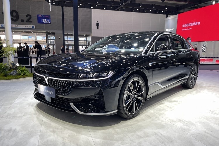 岚图追光PHEV上市，25.28万起，综合续航1260km！