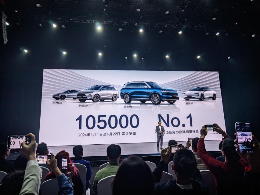 问界新M5月销量过万的猜想：一边斗理想L6、一边战Model Y