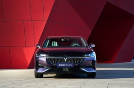 25.28万起售的岚图追光PHEV 凭什么敢抢BBA的E56客户！