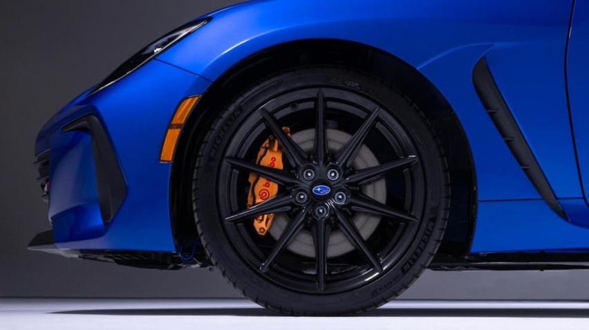 2024款斯巴鲁BRZ tS，高性能部门STi打造，Brembo金色卡