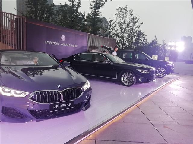 在山城享旗舰车型的豪华风范，BMW以极致之悦强化情感共鸣