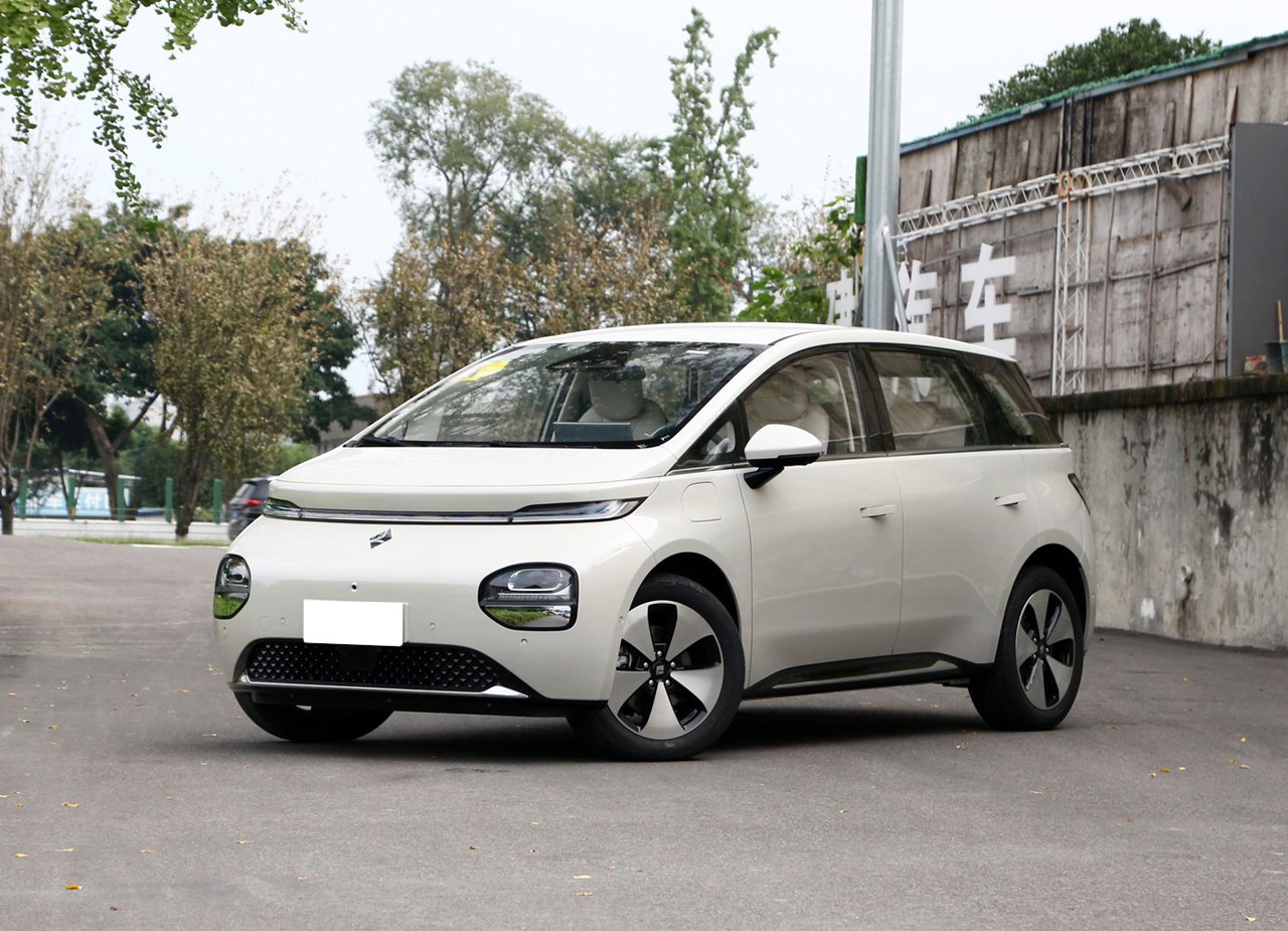 五菱寶駿價格不再便宜,460km續航的云朵要賣12-13萬了! 五菱寶駿價格不再便宜,460km續航的云朵要賣12-13萬了!