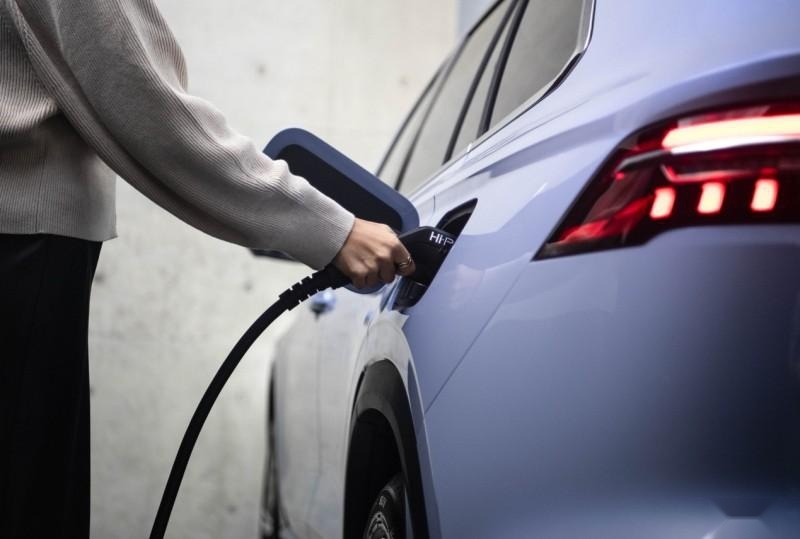 23.97万起 星越L Hi·P雷神增程电动SUV 为何能一车顶三车?