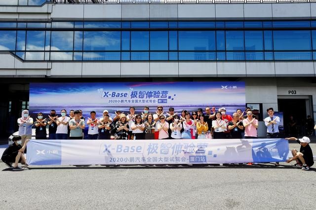 试驾智能轿跑小鹏P7：超长续航、百公里加速4.3秒，堪比百万跑车