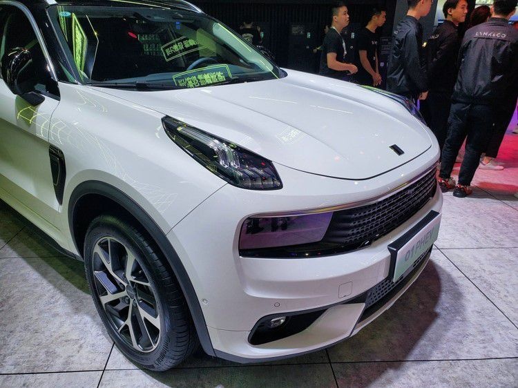 领克01混动版亮相  不用充电油耗仅4.8L！