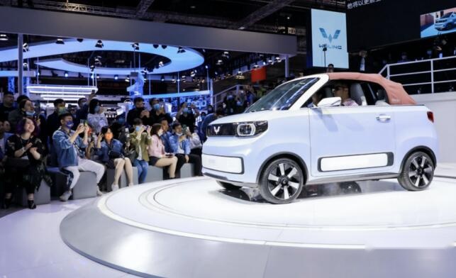 打造年轻人第一辆敞篷车 静态解析宏光MINI EV 敞篷版