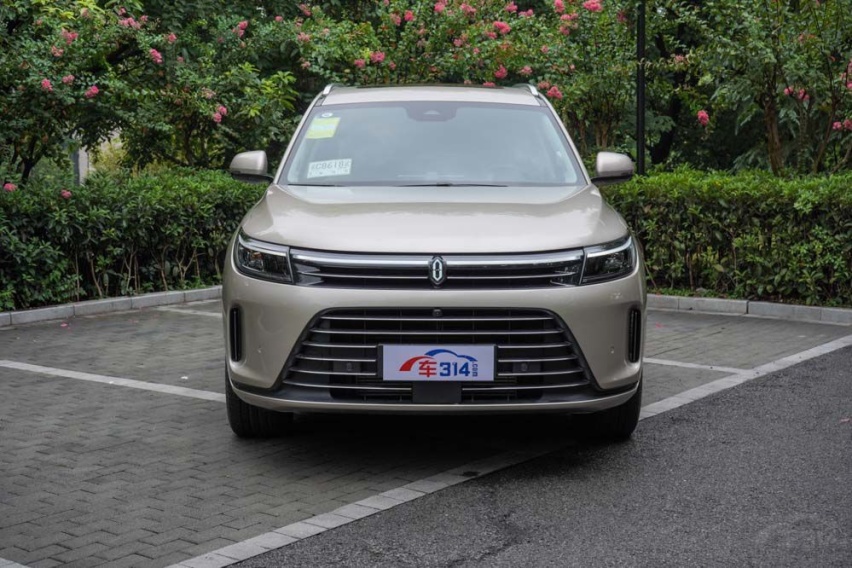 问界M7对比探险者：空间都大，但能充电的问界更好？