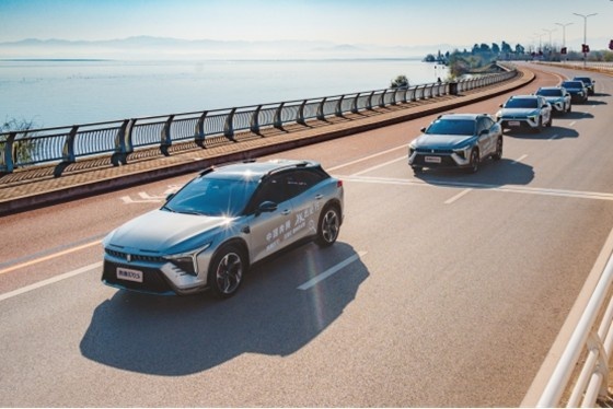 一汽首款自主轿跑SUV，2.0T只需10.99万，奔腾B70S上市