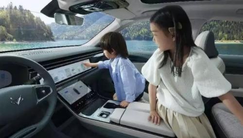 聚合全球优质资源打造，极狐汽车森林版科技与自然的完美结合