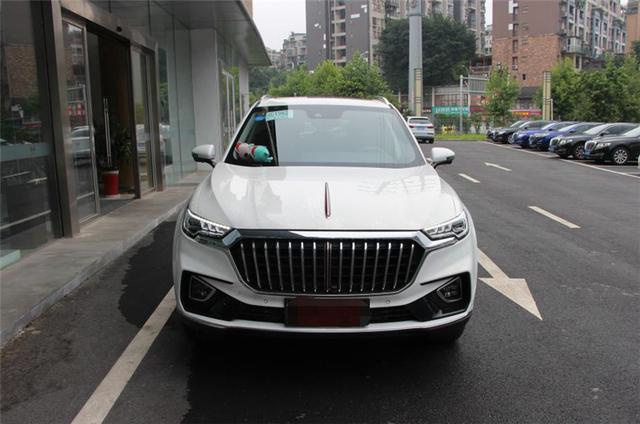 到店实拍红旗HS5，这台售价高达25万的国产车，居然供不应求