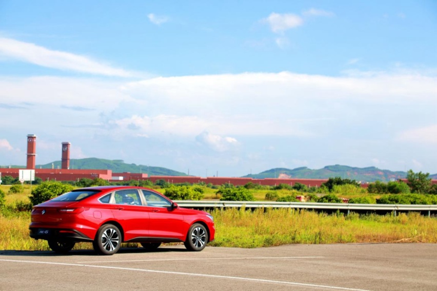 科技赋予驾驶的惬意感 亲民型科技良驹新宝骏RC-6、RM-5