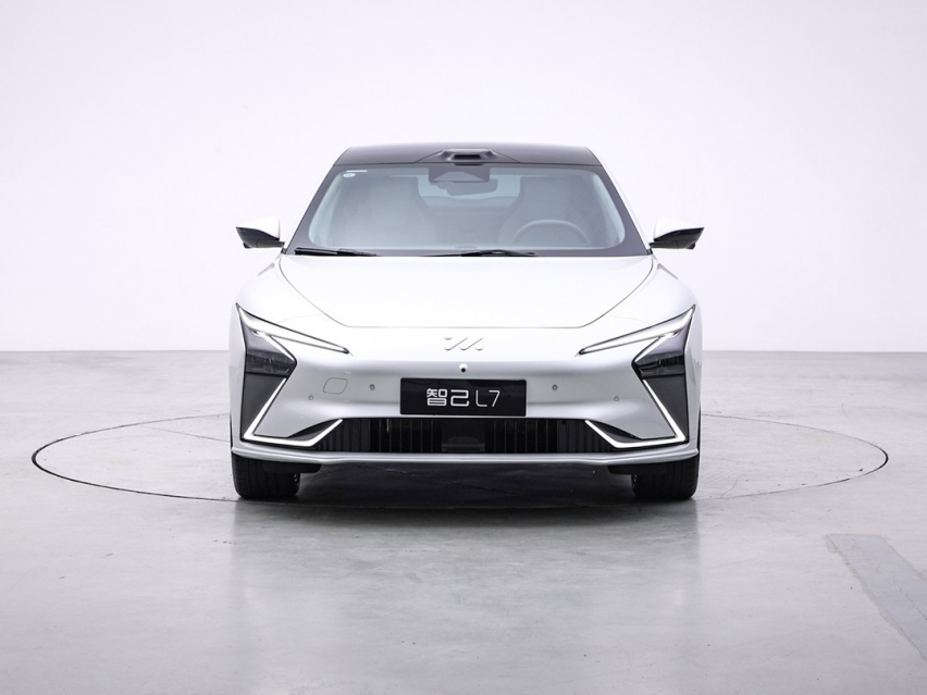 卷就完事！2022年重磅新车汇总 凯美瑞同价就能买豪车？