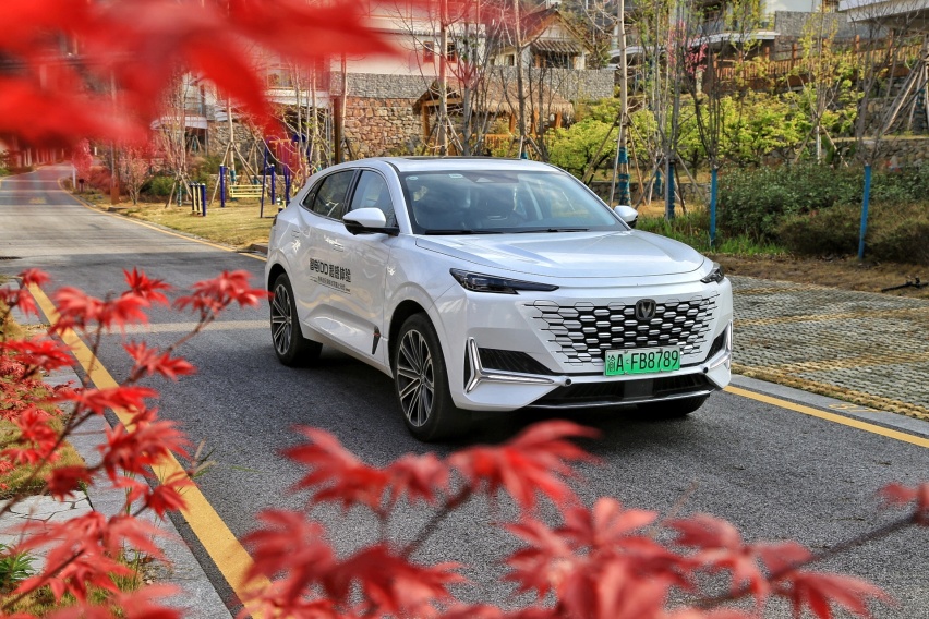 试驾UNI-K 智电iDD、UNI-V 智电iDD：优异经济性与强劲动