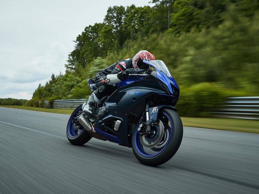 2022款雅马哈YZF-R7，中排量超级运动跑车，双缸最大73马力