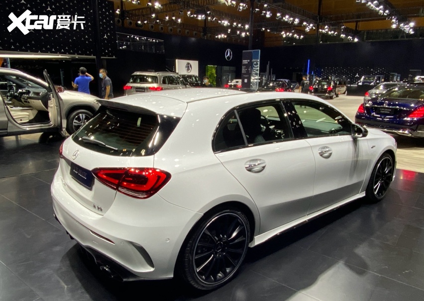 真小钢炮来临奔驰a35两厢版首发亮相