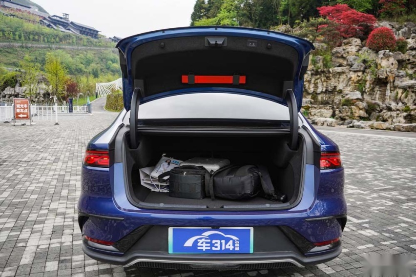 自主新能源内卷时代到来：极狐阿尔法S对比比亚迪汉EV