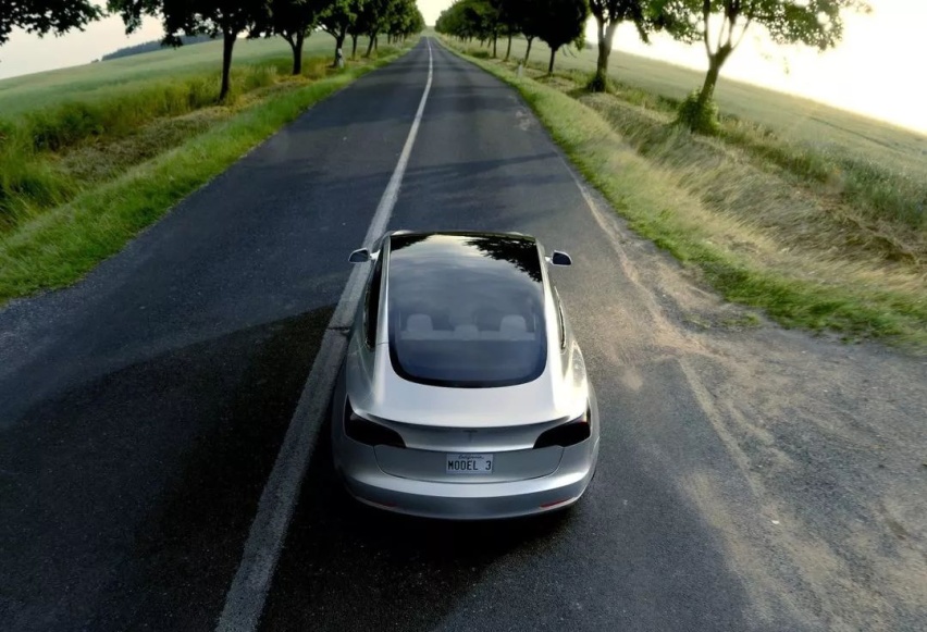 国产Model 3正式预订，35万起，这是不给自主车企活路？