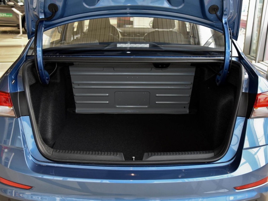 6万多的合资代步车，经济实用空间大，油耗5.6L，昕锐值得买