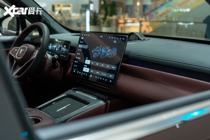 岚图泰山探店：3799万起的旗舰SUV凭何成华系“霸气担当”(图3)