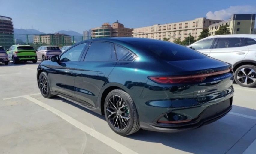 3.9秒破百,车身加长,新款比亚迪汉 EV 实车曝光
