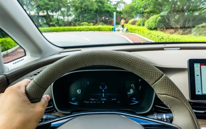 体验荣威iMAX8 EV：30万有档次的纯电MPV，大概只有它了