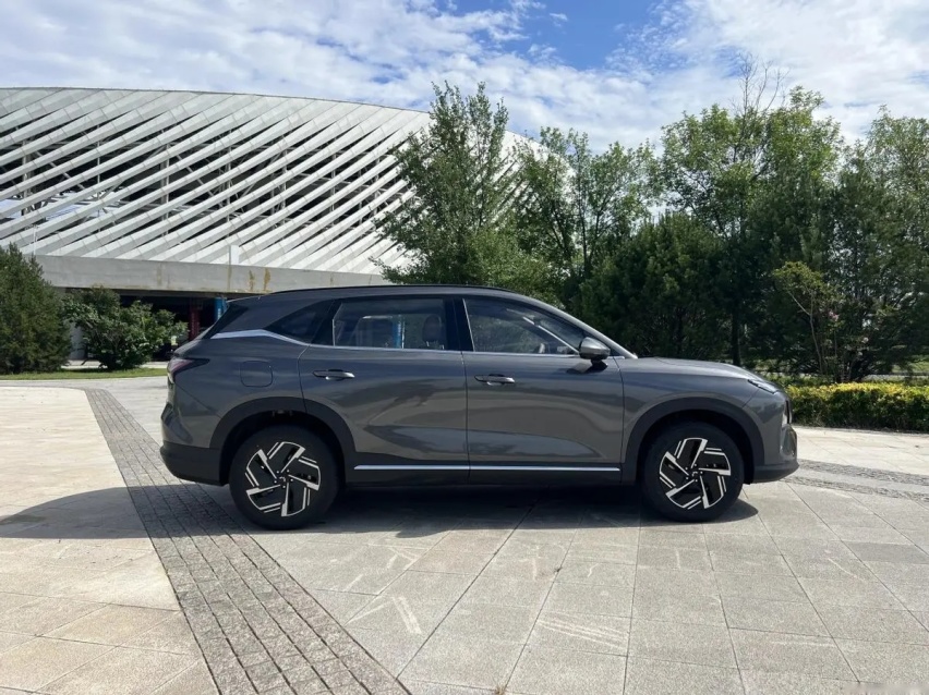 更适合国人的新能源SUV！ 五菱星光S开启预售，10.28万起