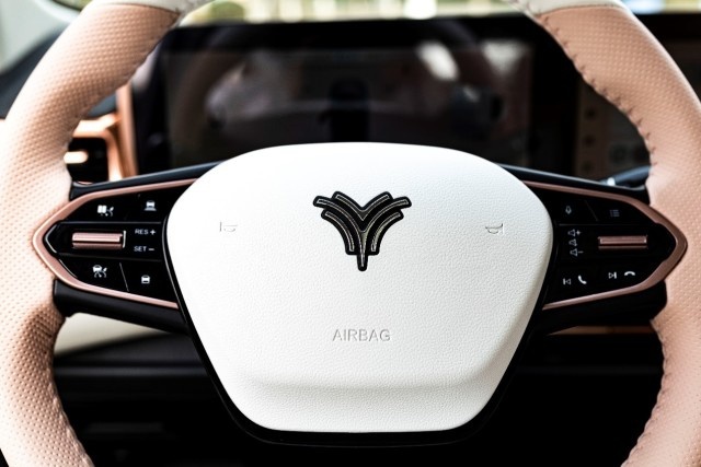 15万级高性价比纯电动SUV 续航401km起，试驾哪吒U-II