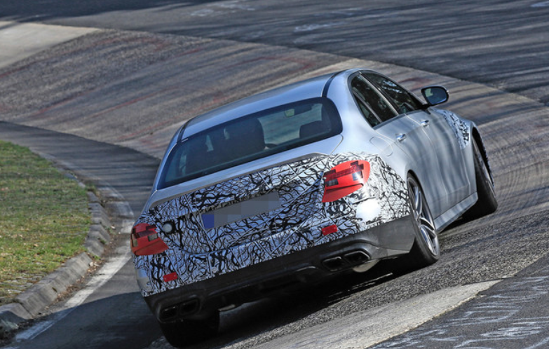 延续4.0T V8发动机 新款AMG E63或4月底发布