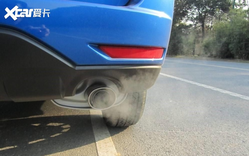 天凉了,你爱车的排气管有没有滴水和冒白烟?-爱卡汽车爱咖号