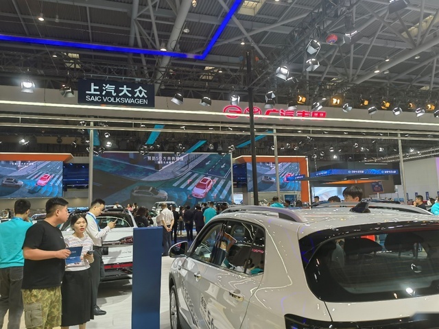 探馆重庆车展：没了购置税减半，只有燃油车的老品牌应该怎么办？