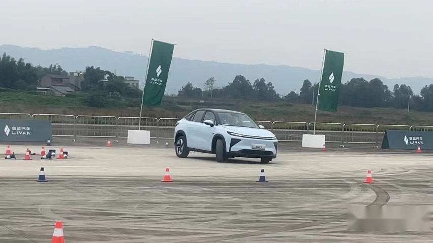 试驾睿蓝7，说说我为什么觉得它是年轻人的首选座驾