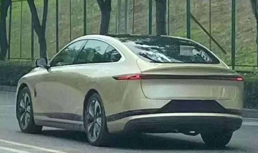 长安汽车全新启源序列首款车 启源A07路试谍照曝光