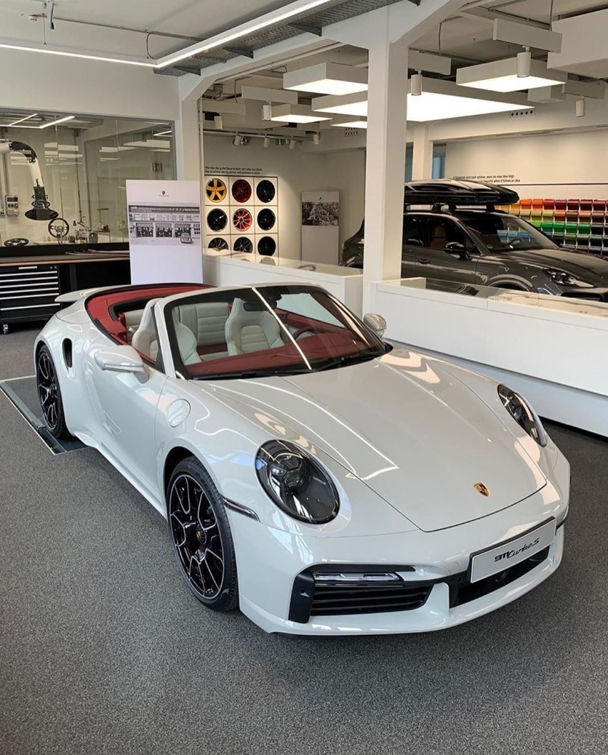 运动感十足 保时捷911 turbo s敞篷版实车