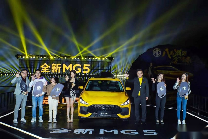 杨超越参与全新MG5在西湖的“浪潮之上的发布会”.jpg