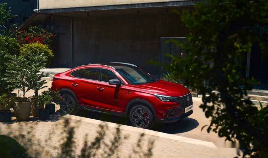 拒绝平庸、活出姿态，抢先试驾2023款长安CS85COUPE