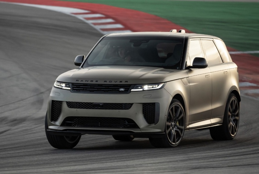 2024款揽胜运动版SV，8活塞碳陶瓷刹车，23英寸碳纤维轮毂